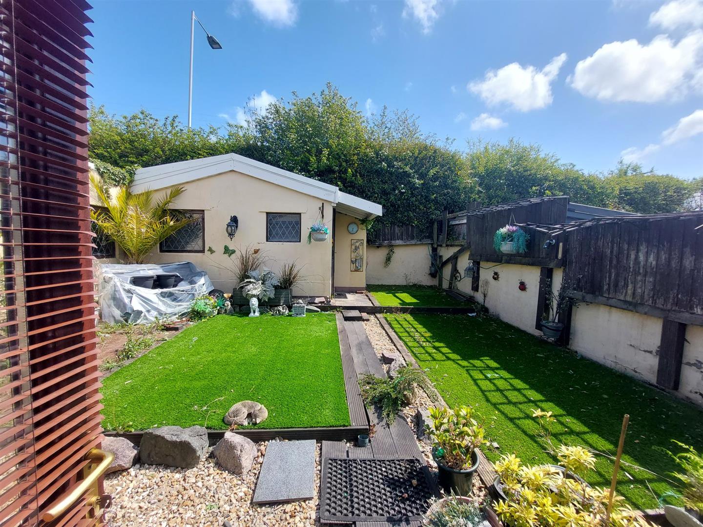 Heol Nantlais, Gorseinon, Swansea, SA4 4LS